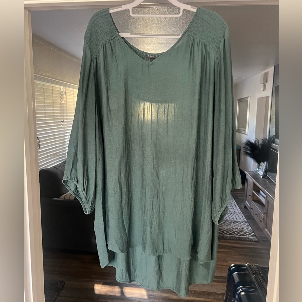 Torrid Size 4 Green Tunic Top